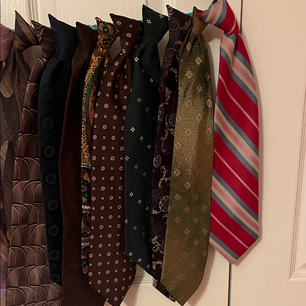 Elegant Men's Vintage Clip On Tie Collection - Picture 3 of 16
